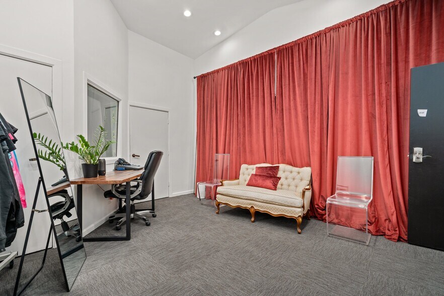 More Photos Of 5250 Vineland Ave, North Hollywood Loft Creative Space For Lease