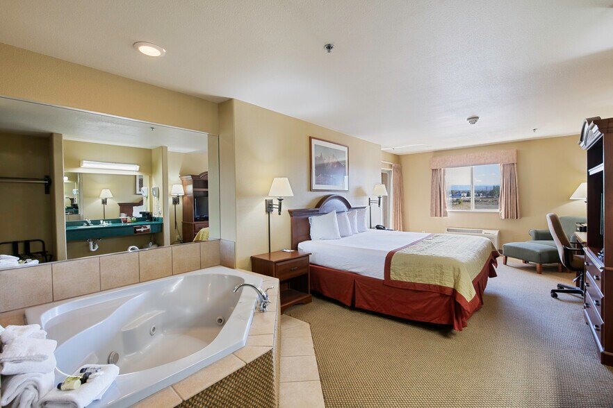 More Photos Of 1424 W Pine St, Pinedale Hotel For Sale