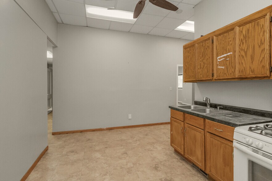 More Photos Of 1321 Payne Ave, Saint Paul Storefront Retail Residential For Sale