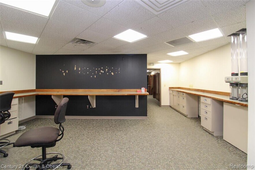 More Photos Of 29049 Joy Rd, Westland Bank For Lease