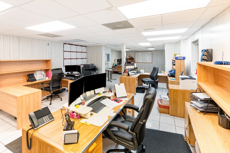 More Photos Of 204 5th St, Orlando Industrial For Sale