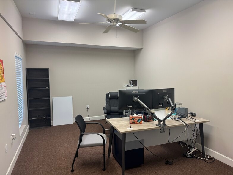 More Photos Of 1075 Cooper Rd, Grayson Medical For Lease