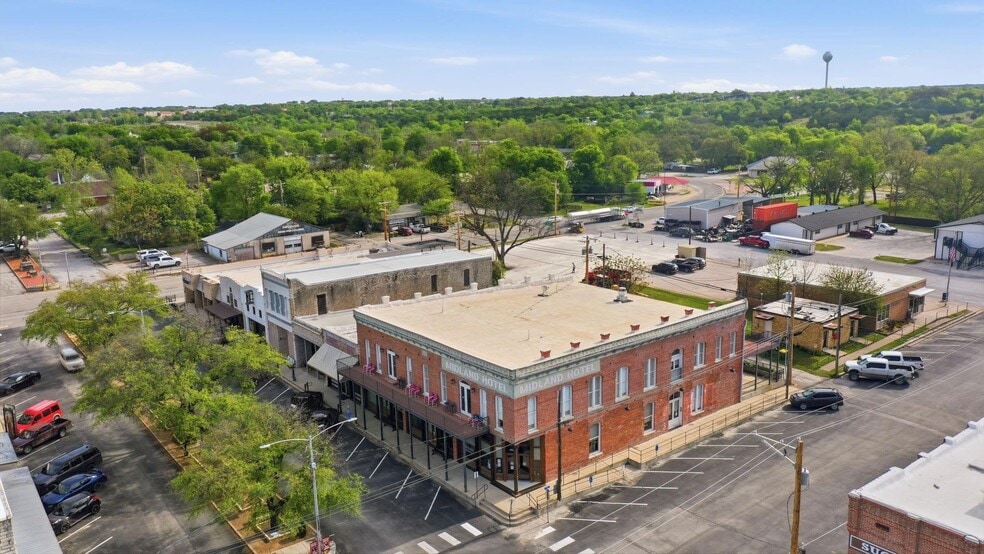 More Photos Of 103 N Pecan St, Hico Hotel For Sale