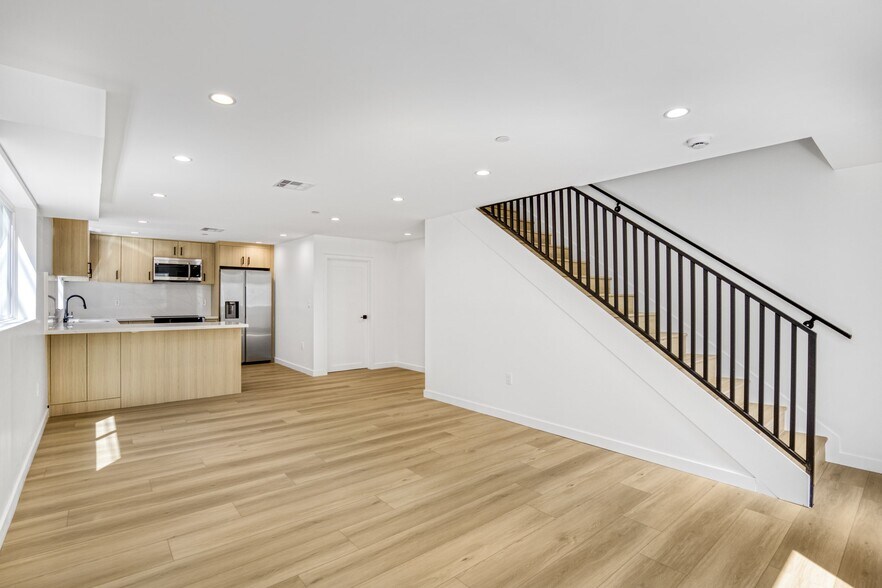 More Photos Of 10828 Hesby St, North Hollywood Apartments For Sale