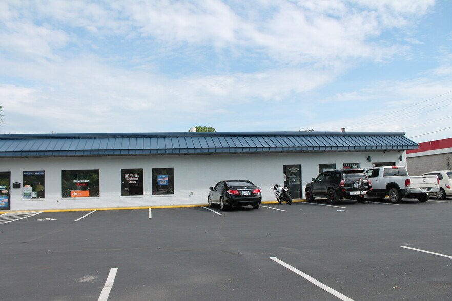 More Photos Of 851 W Elk Ave, Elizabethton Office For Lease