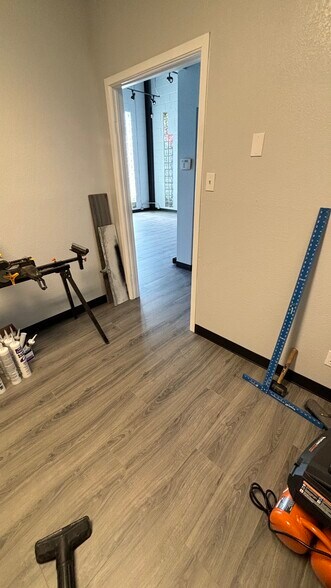 More Photos Of 424 W Henderson St, Cleburne Auto Dealership For Lease