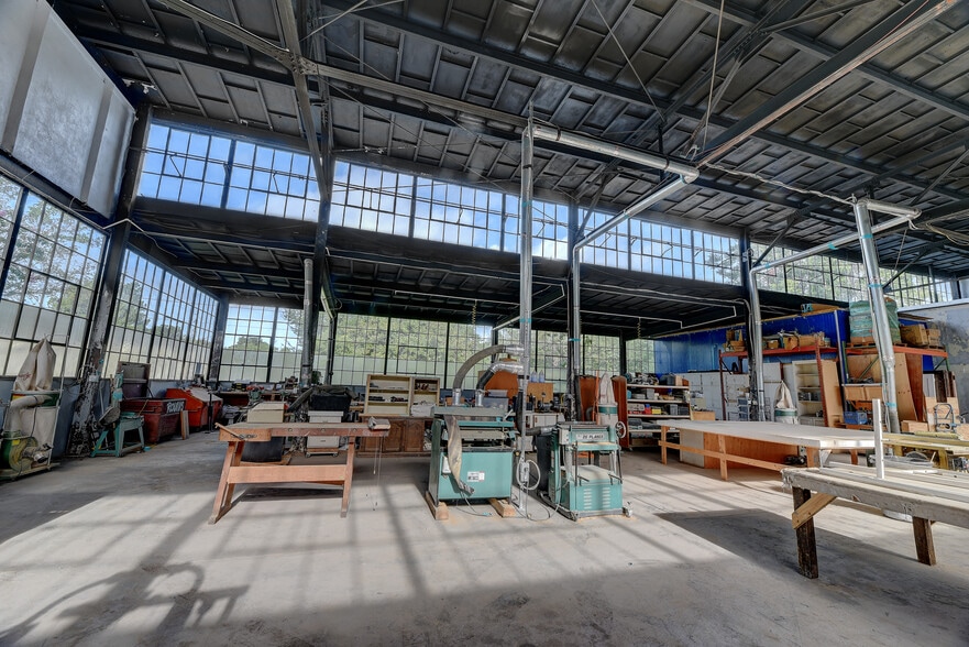 More Photos Of 555 E 3rd St, Jacksonville Warehouse For Lease