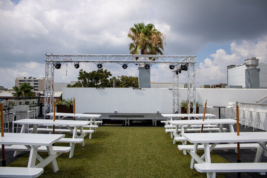 More Photos Of 326 N Chaparral St, Corpus Christi Freestanding For Lease