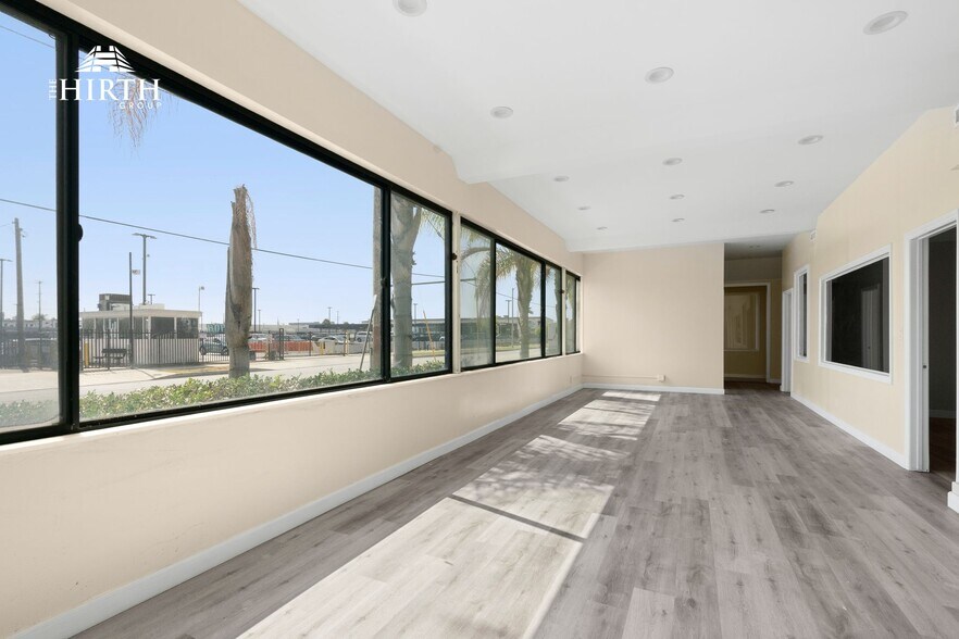 More Photos Of 8621 Bellanca Ave, Los Angeles Office For Sale