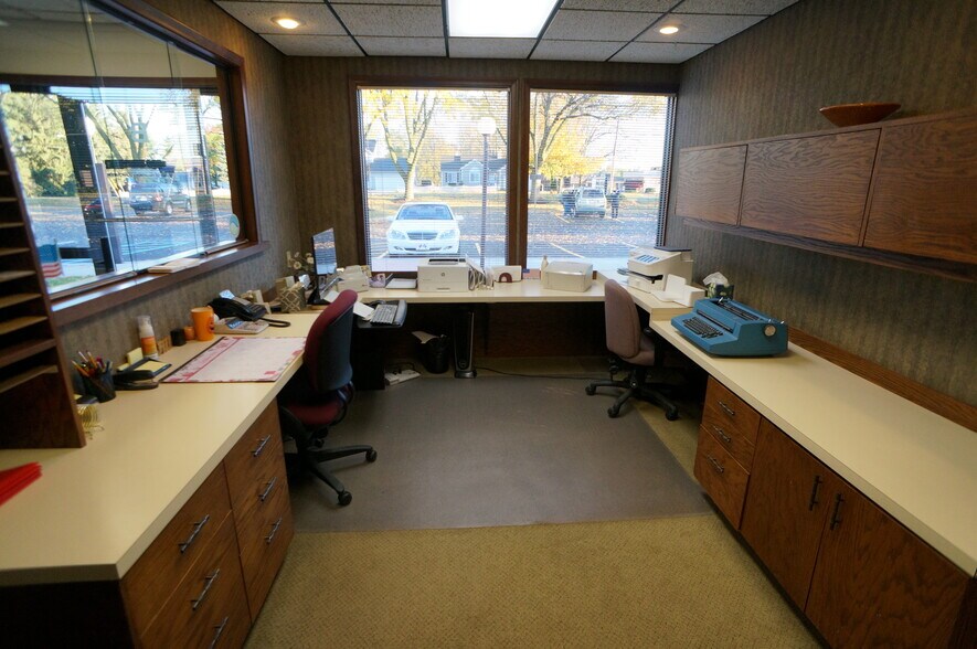More Photos Of 1350 E Lake Lansing Rd, East Lansing Medical For Lease