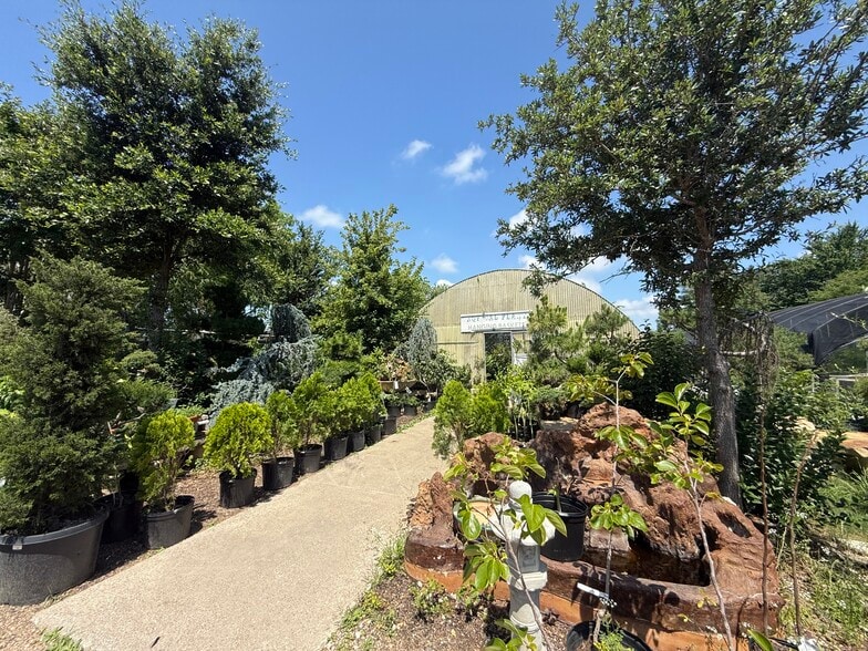 Primary Photo Of 4022 Broadway Blvd, Garland Freestanding For Sale