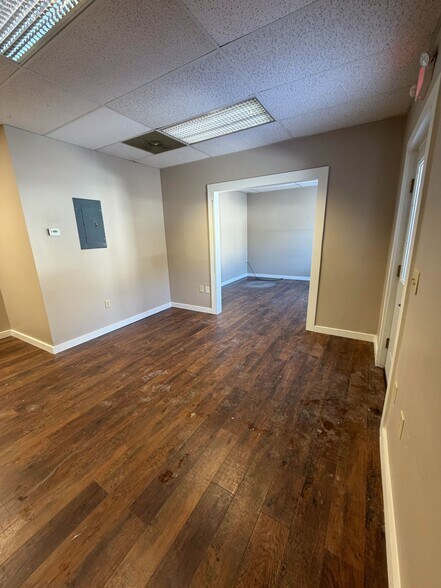 More Photos Of 72-74 Black Mountain Rd, Brattleboro Showroom For Lease