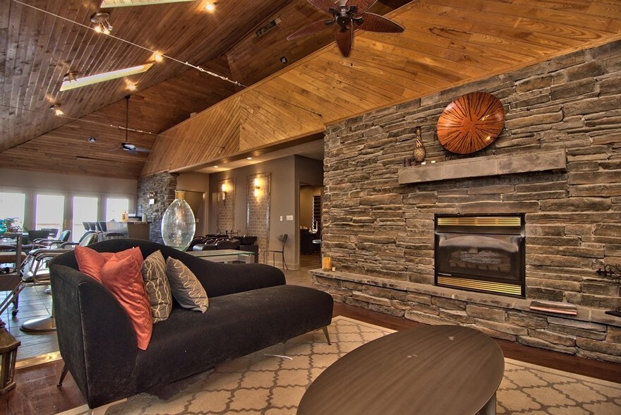 More Photos Of 924 S Main Ave, Scranton General Retail For Sale