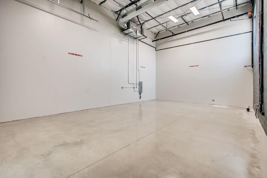 More Photos Of 2100 Double Creek Dr, Round Rock Showroom For Sale