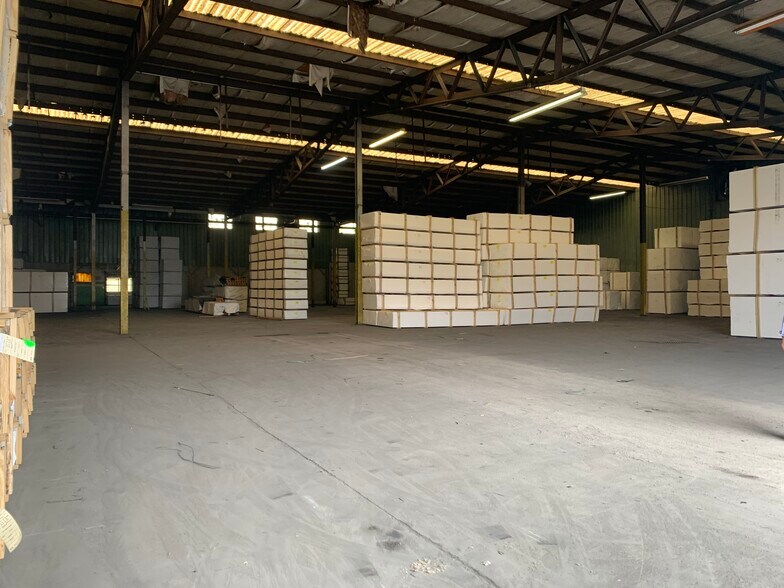 More Photos Of 1 Glass St, Bridgeton Warehouse For Lease