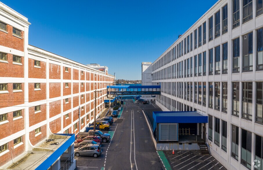 More Photos Of 35 Congress St, Salem Light Distribution For Lease