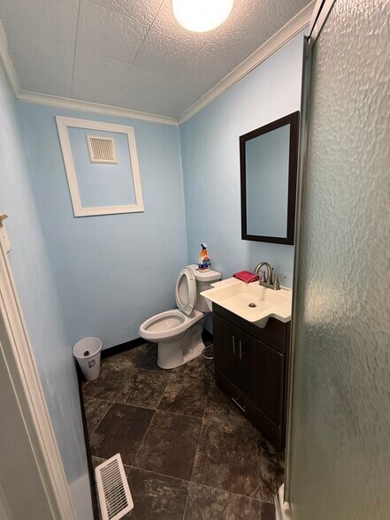 More Photos Of 838 Niagara Falls Blvd, Buffalo Convenience Store For Sale