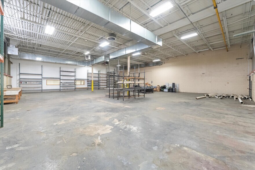 More Photos Of 16420 S Kilbourn Ave, Oak Forest Industrial For Sale