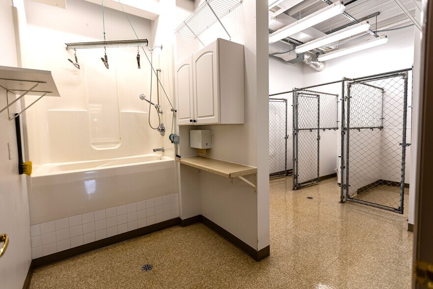 More Photos Of 14605 Velp Ave, Suamico Veterinarian Kennel For Sale