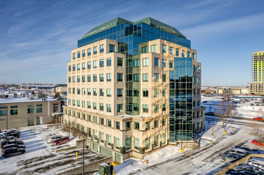 More Photos Of 2550 Boul Daniel-Johnson, Laval Office Residential For Lease