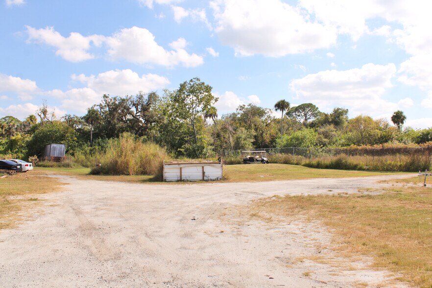More Photos Of 950 N State Road 29, LaBelle Service Station For Sale