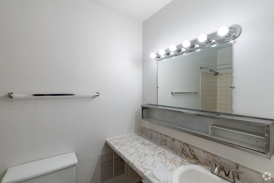 More Photos Of 725 Washington St, Monroe Apartments For Sale