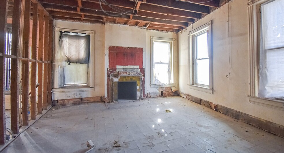 More Photos Of 1613 Lincoln Rd NE, Washington Apartments For Sale