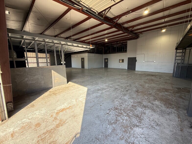 More Photos Of 18025 W Little York Rd, Katy Industrial For Lease