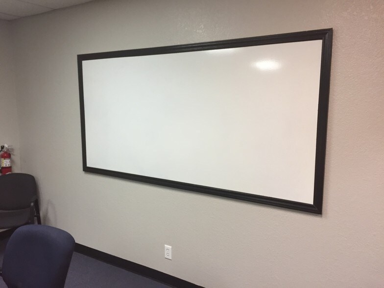 More Photos Of 337 Oaks Trl, Garland Office For Lease