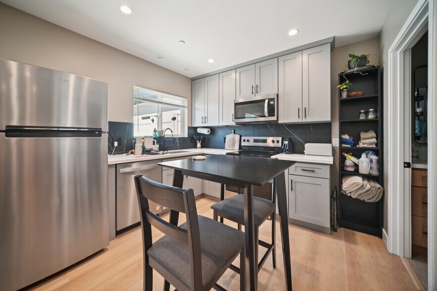 More Photos Of 8434 Oakdale Ave, Winnetka Multifamily For Sale