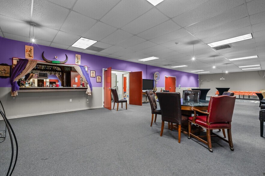 More Photos Of 161 Dawkins St, Aberdeen Showroom For Sale