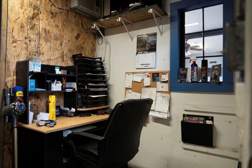 More Photos Of 7002 L St, Omaha Service For Sale