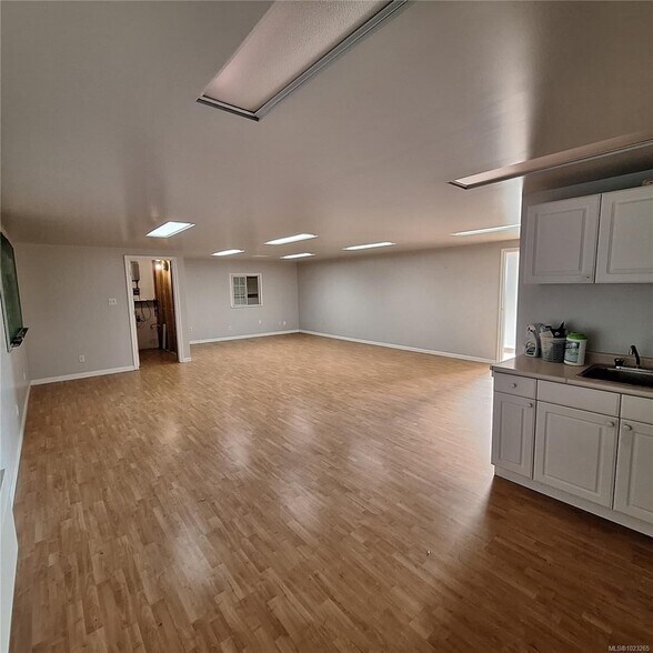 More Photos Of 3043 Barons Rd, Nanaimo Industrial For Sale