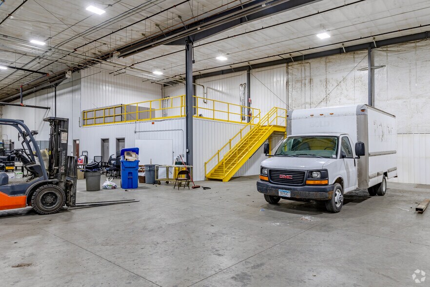 More Photos Of 1105 Benjamin Ave, Hutchinson Manufacturing For Sale