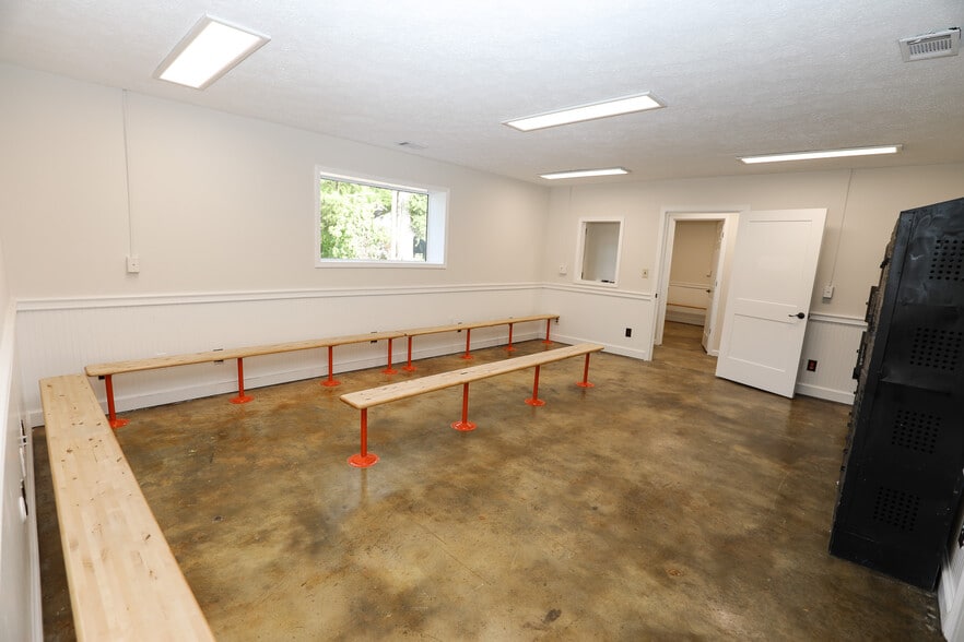 More Photos Of 5 Haynie St, Newnan Warehouse For Lease