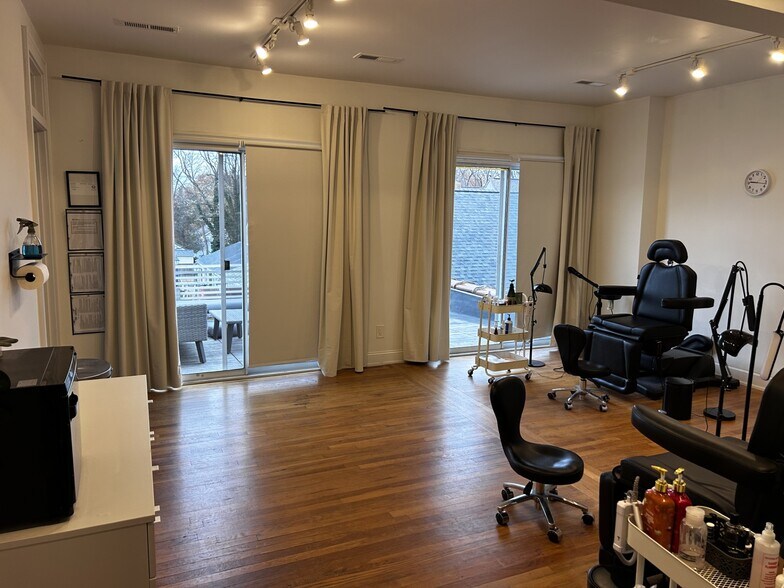 More Photos Of 677 High St, Columbus Storefront Retail Office For Lease