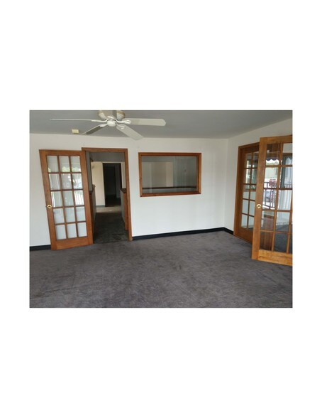 More Photos Of 1913 NASA Pky, Seabrook Office For Sale