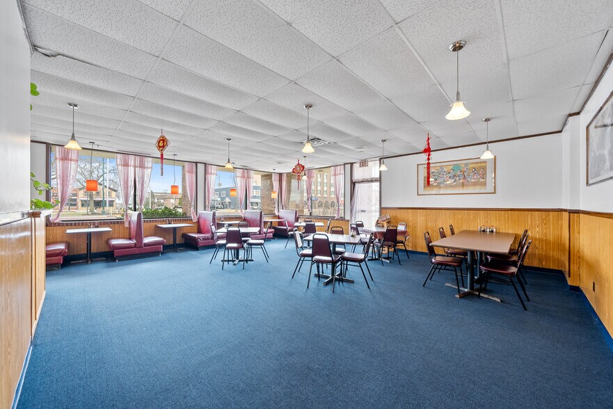 More Photos Of 136 E Walworth Ave, Delavan Restaurant For Sale