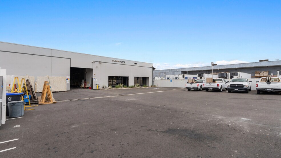 More Photos Of 1321 S Sunkist St, Anaheim Warehouse For Lease