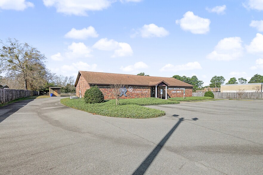 More Photos Of 219 N Main St, Spring Lake Bank For Sale