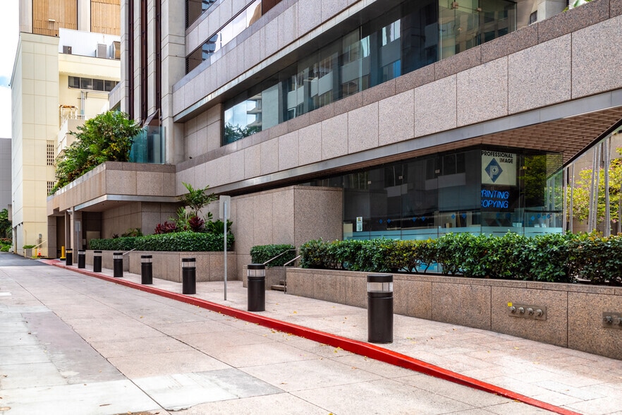 More Photos Of 1143 Bishop St, Honolulu Storefront Retail Office For Sale