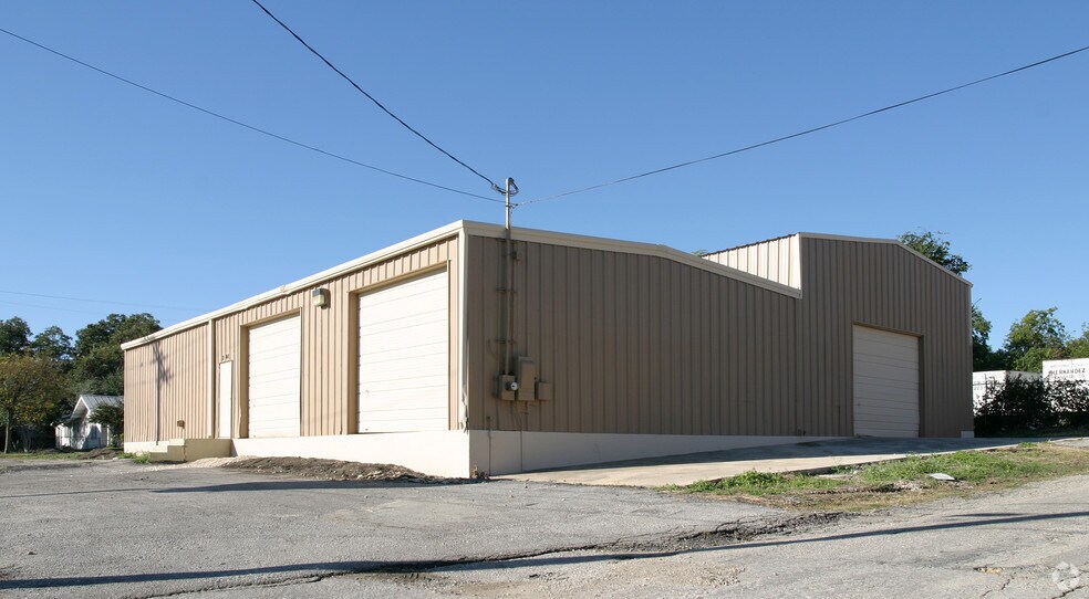 More Photos Of 2107 N Saint Marys St, San Antonio Loft Creative Space For Lease