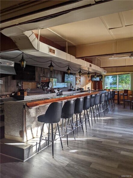 More Photos Of 6908 Buffalo Ave, Niagara Falls Hotel For Lease