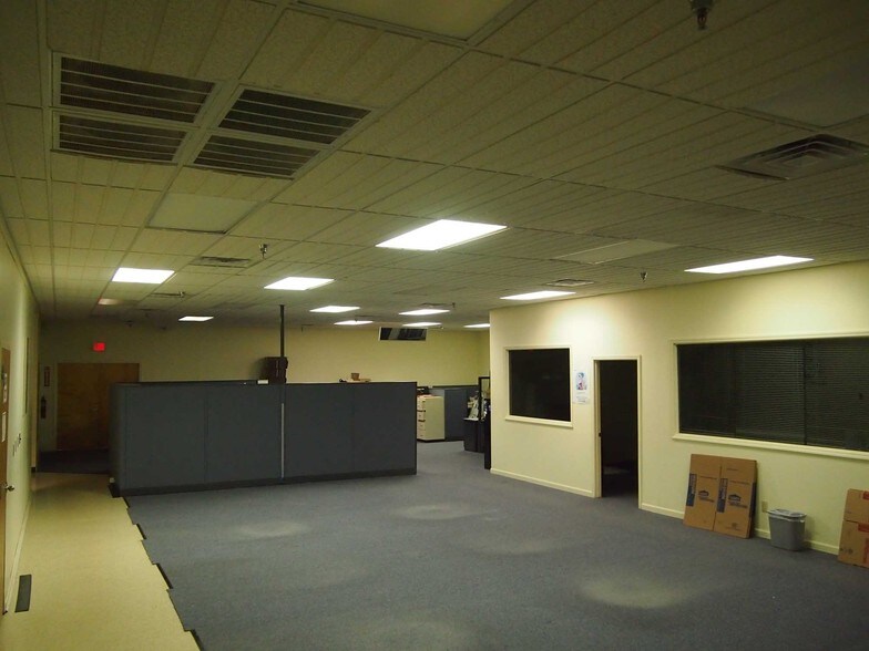More Photos Of 3200 Wellons Blvd, New Bern Office For Sale