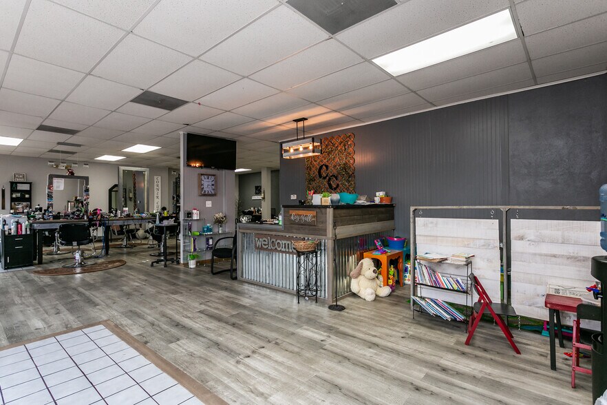 More Photos Of 105 S Jefferson St, Millstadt Storefront For Sale
