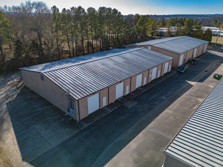 Primary Photo Of 3710 John Lunn Rd, Spring Hill Flex For Lease