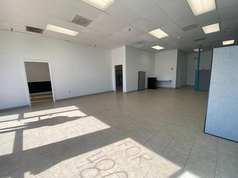 More Photos Of 2475 S Park Ave, Sanford Storefront Retail Office For Lease