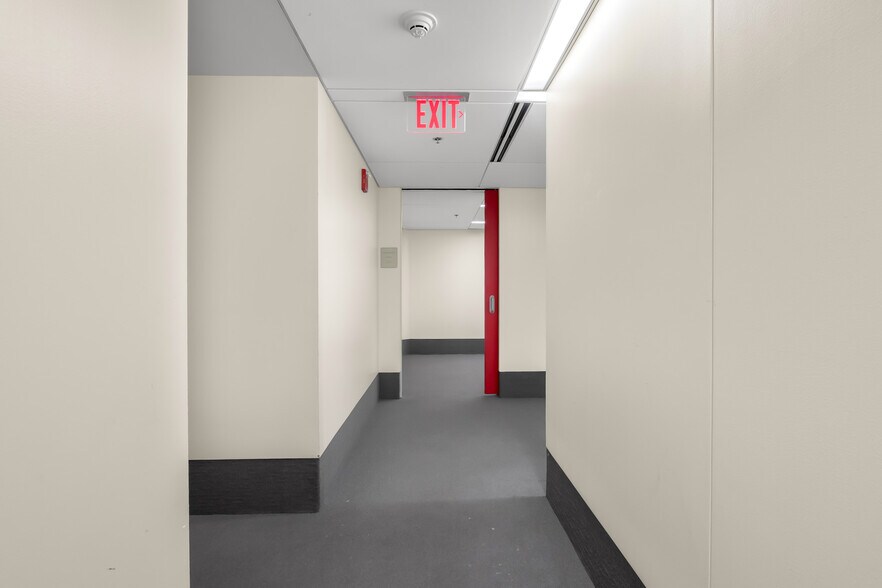 More Photos Of 301 Washington St, Columbus Office For Lease