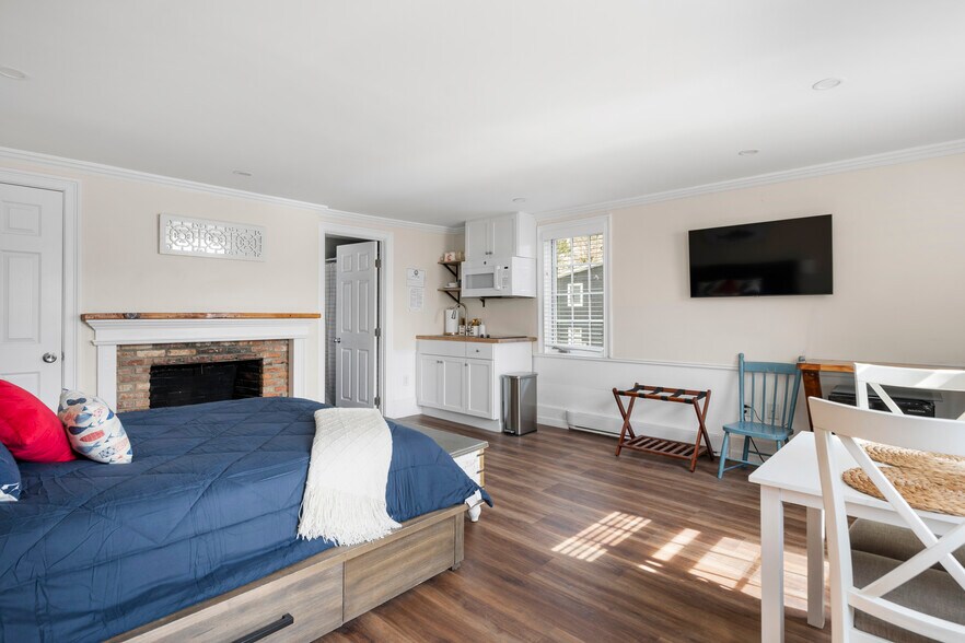 More Photos Of 3-5 Union St, Kennebunkport Storefront Retail Office For Sale