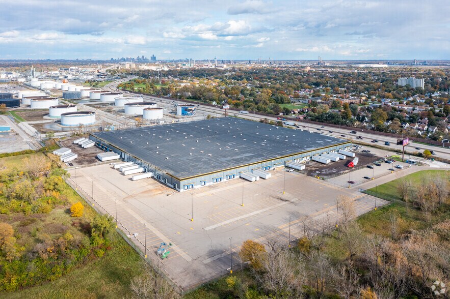 More Photos Of 18765 Seaway Dr, Melvindale Warehouse For Lease